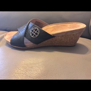 Sz.6 UGG Leather slides
